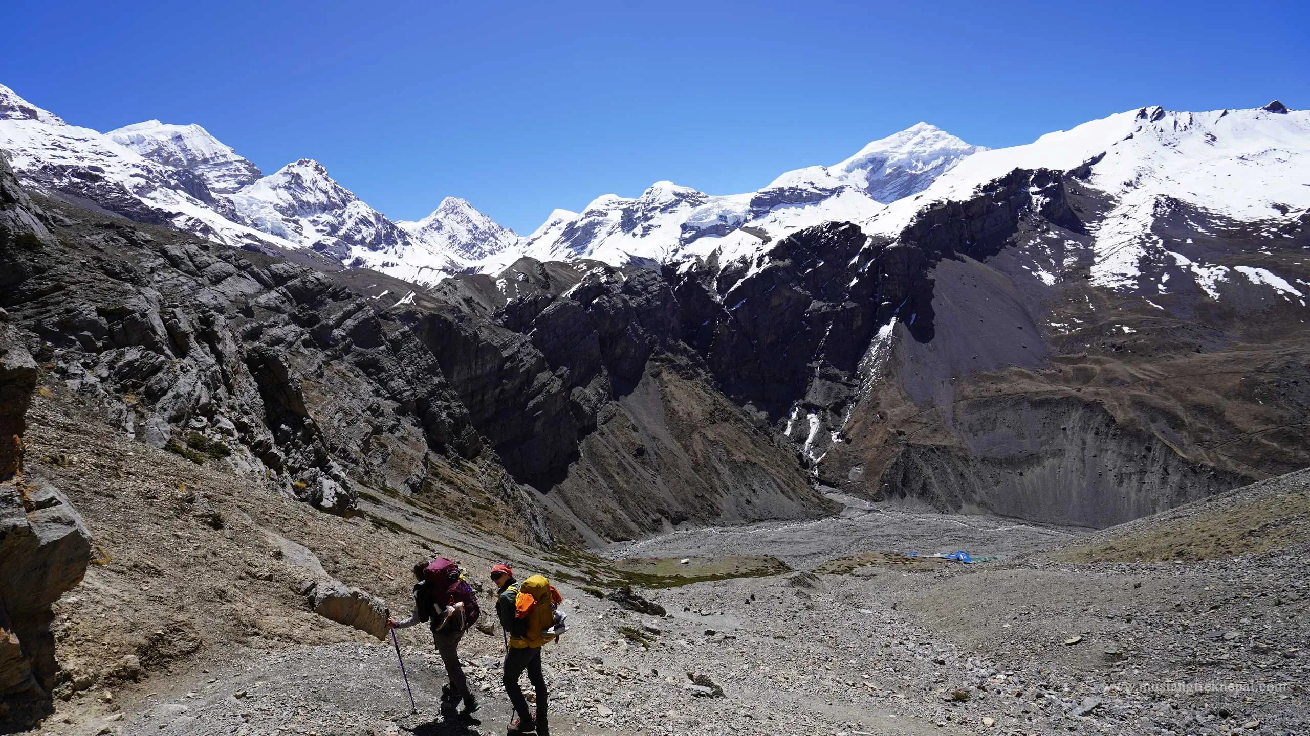 从Yak Kharka到Thorong Phedi的跋涉距离，天气，海拔和路线图